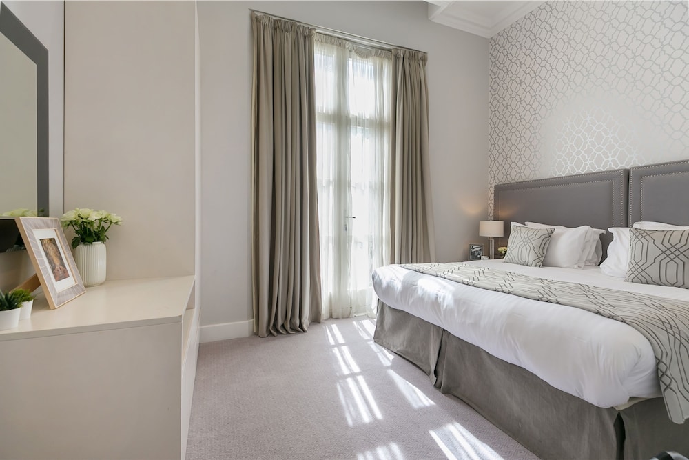 1 BEDROOM, SUPERIOR, APARTMENT, KING BED, SOFA
