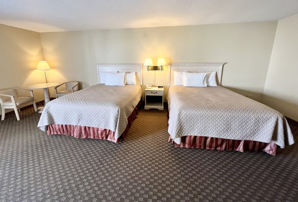 Court Plaza Inn & Suites 17/64