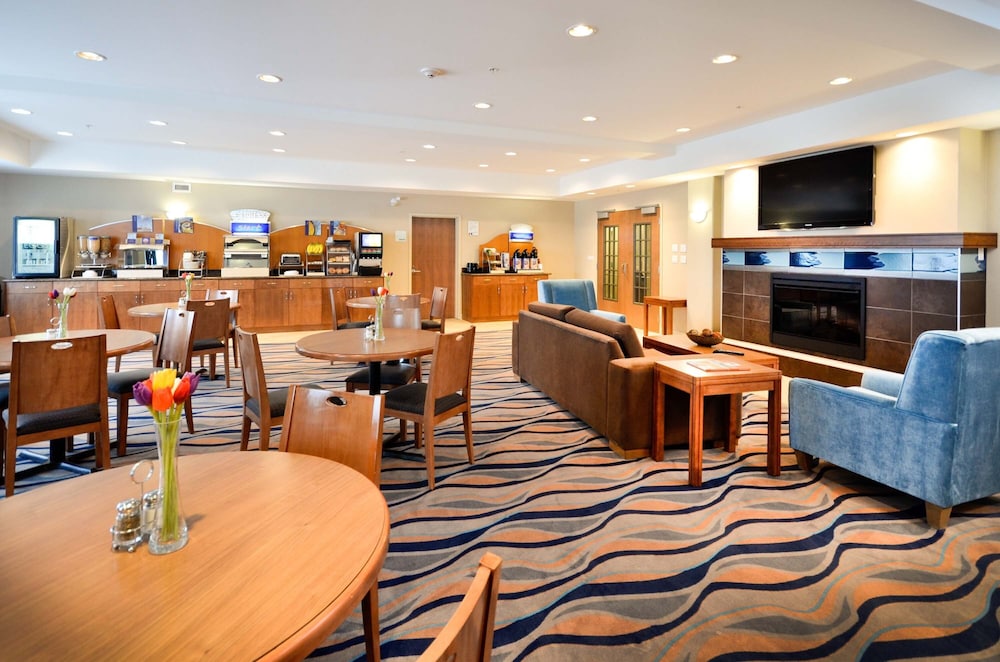 Sandman Hotel Suites Squamish 38/46
