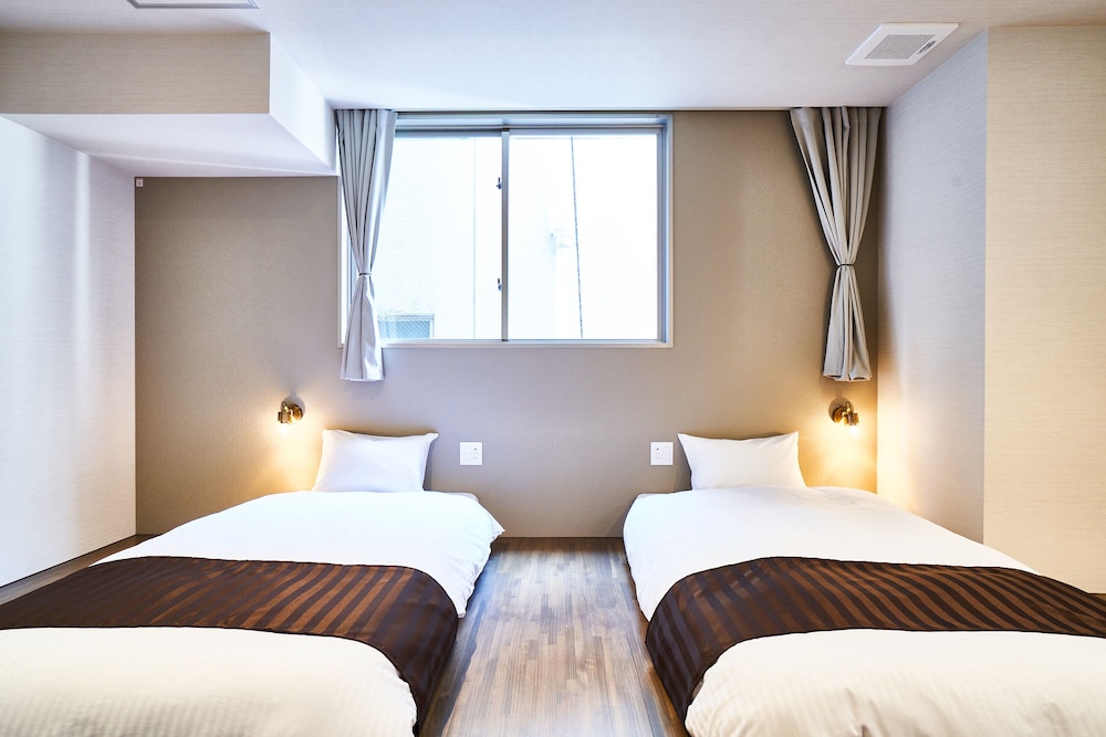 AND HOSTEL HOMMACHI EAST 17/69