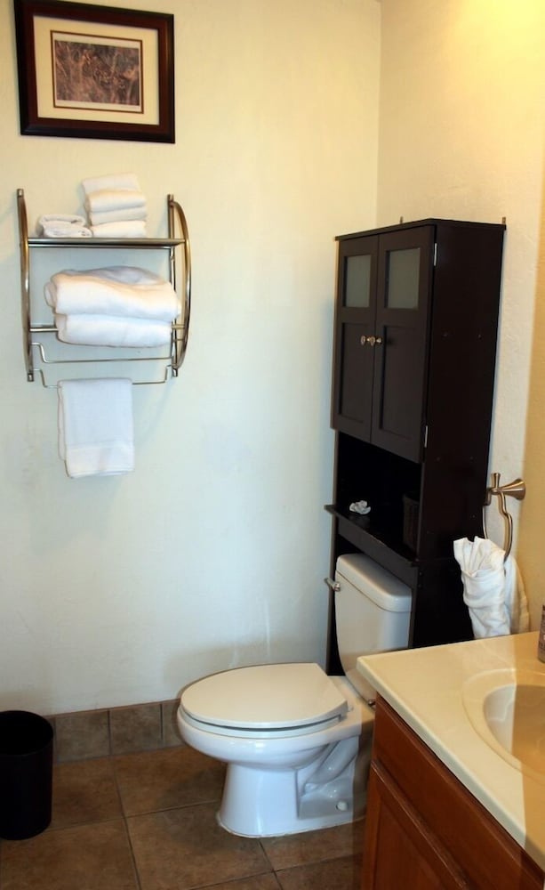 Luana Nai'a Inn 49/50