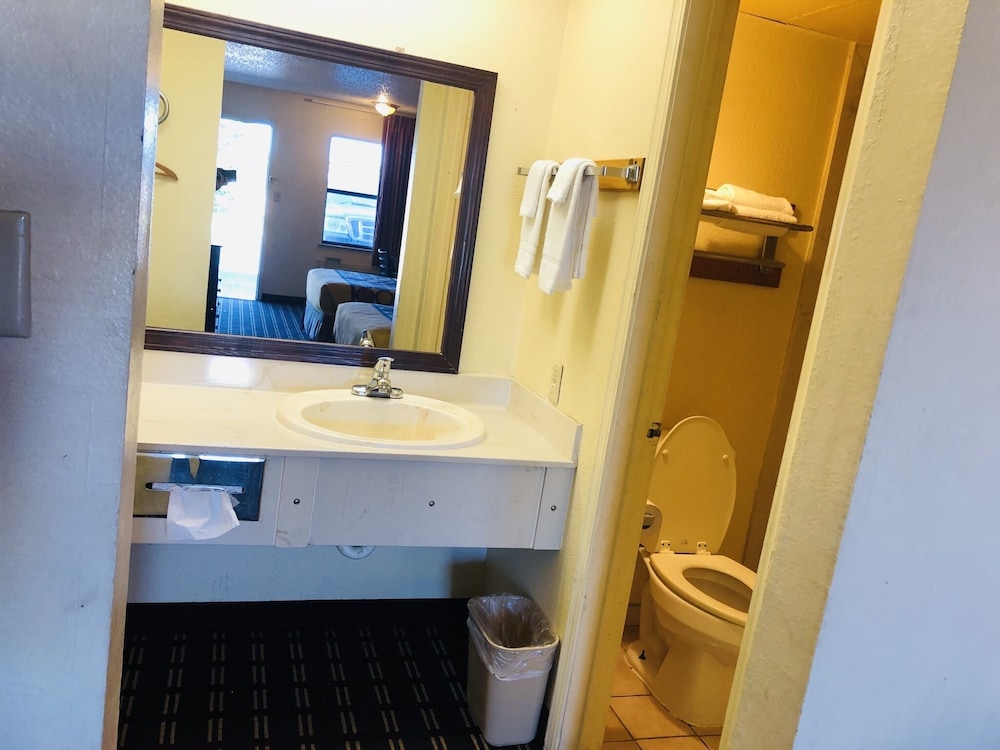 Americas Best Value Inn Suites 16/36