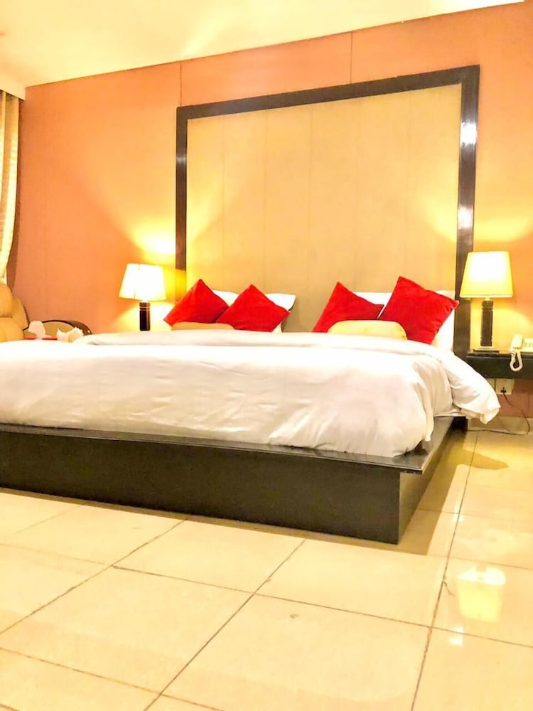 The Grand Inn Hotel 5/50