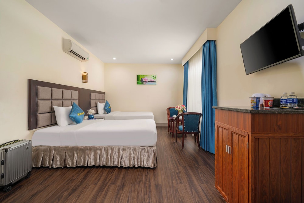 Sea Front Hotel 36/70