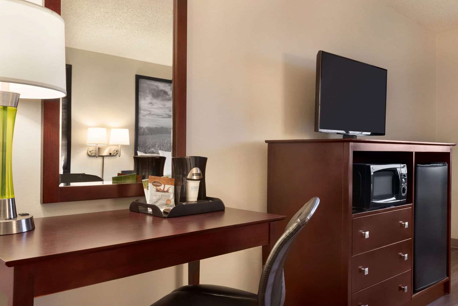Super 8 by Wyndham Bethany MO 10/19