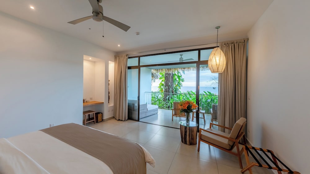BLANCA, SUITE, KING BED