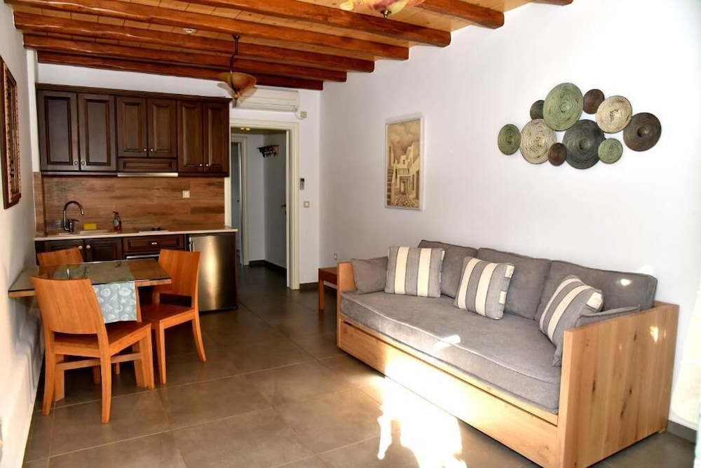 Messaria Hotel 50/63