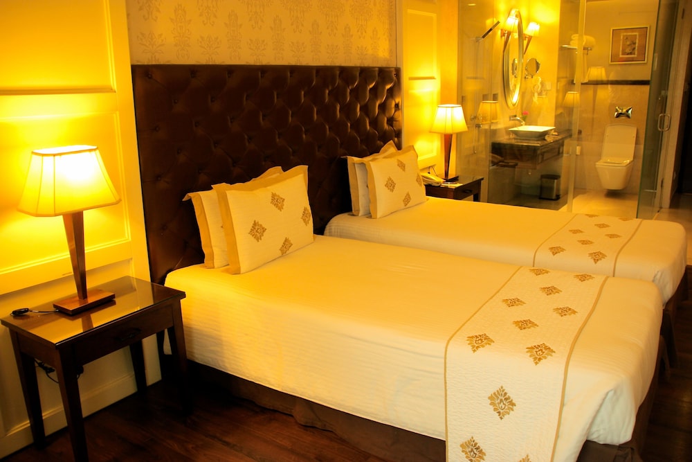 The Pllazio Hotel 12/50