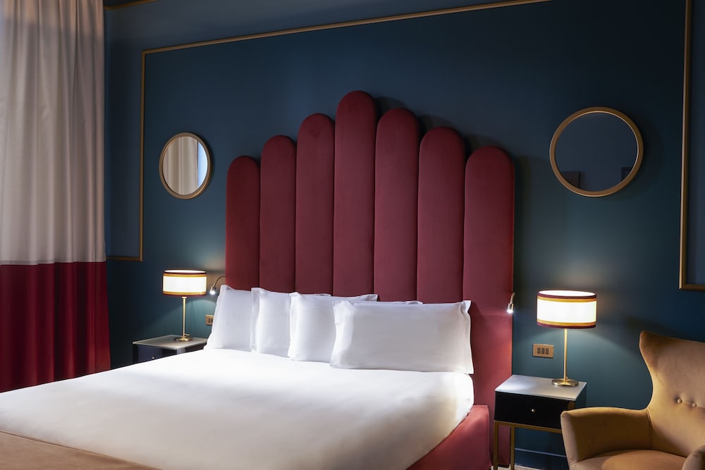 EXECUTIVE, DOUBLE BED, SOFA