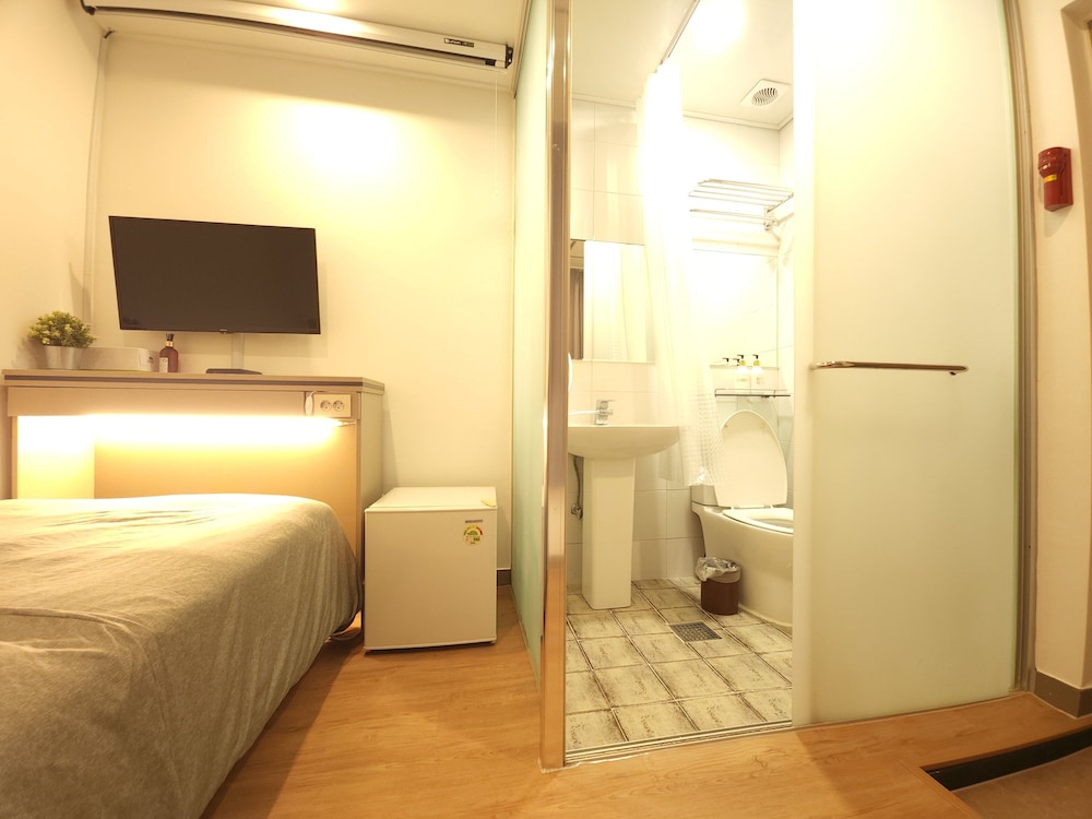 OYO Hostel Myeongdong 2 30/75
