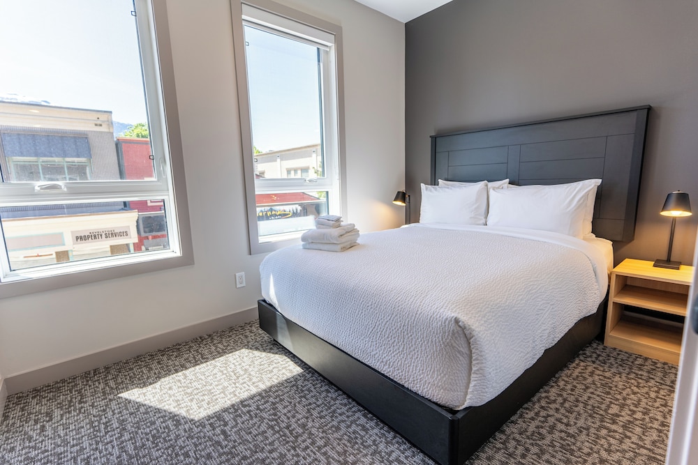 Basecamp Suites Revelstoke 10/50