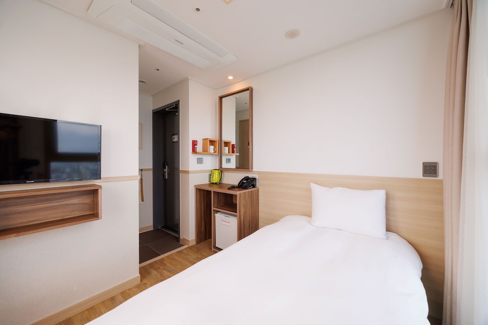 Hotel Kenny Seogwipo 24/66