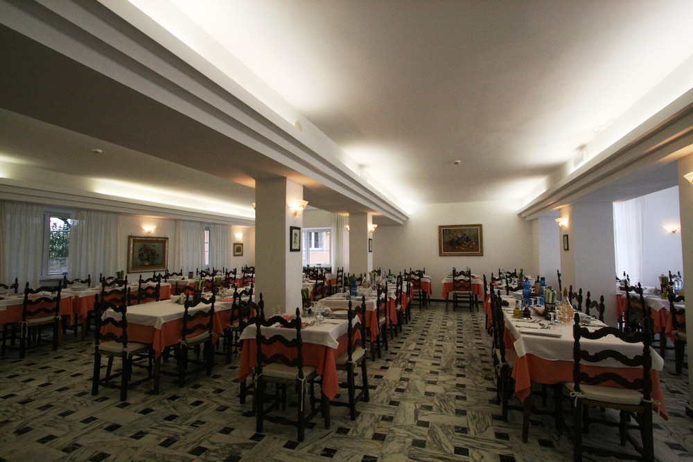 restaurant-cafeteria