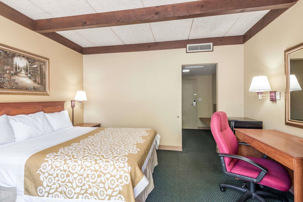 Days Inn by Wyndham Niles 15/24