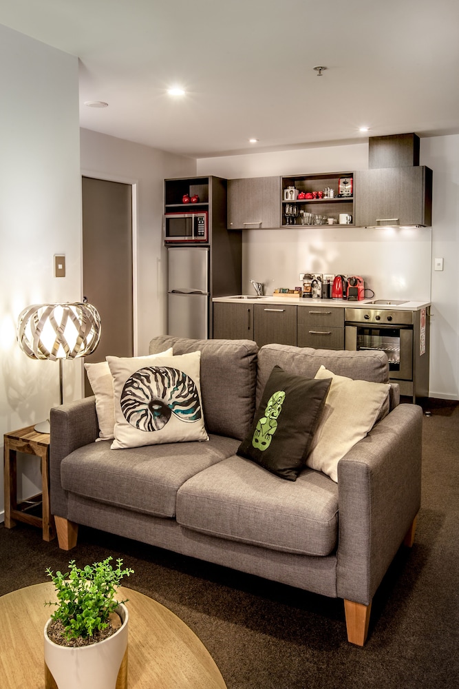 Barclay Suites 32/61