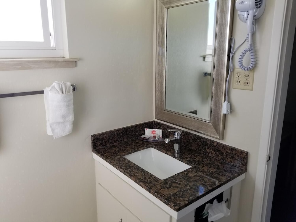 Coastal Breeze Inn Morro Bay Ca 27/47