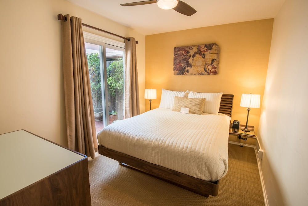 DELUXE, STUDIO, QUEEN BED