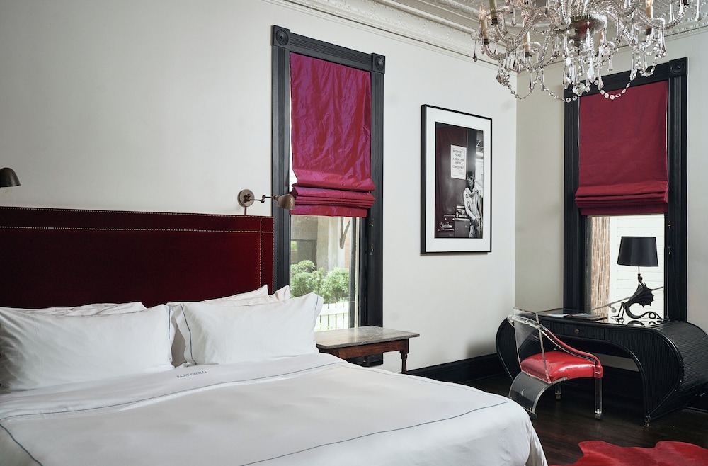 One, Suite, King Bed, Patio