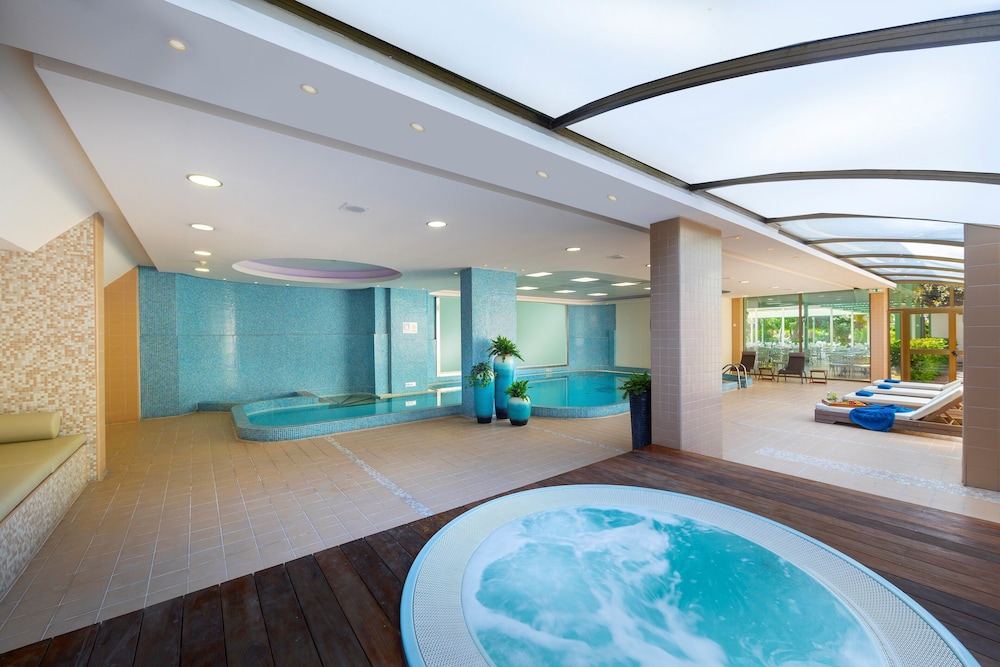 swimming pool spa