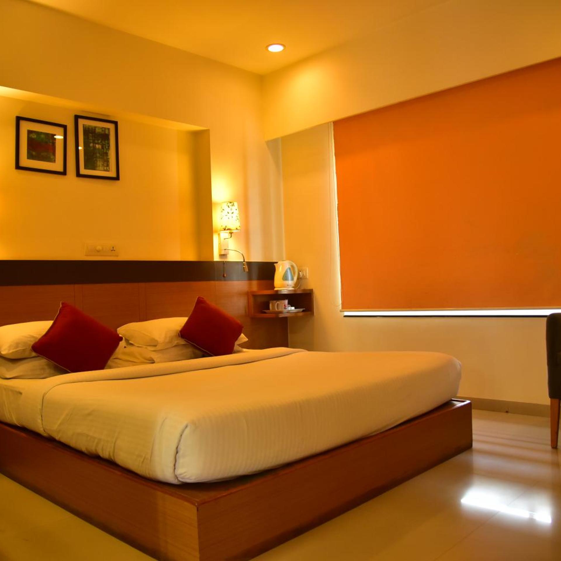Hi 5 Hotel And Experience 16/39