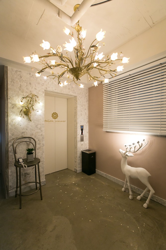 Italian Summer Boutique Hotel 62/74