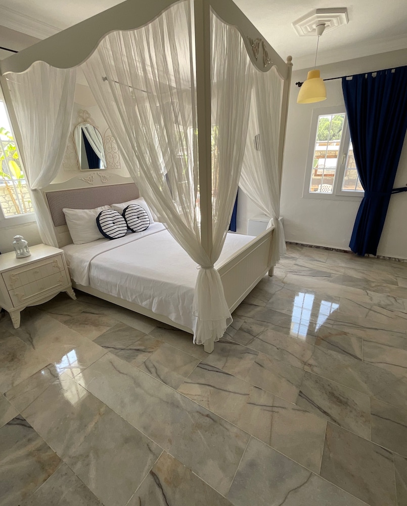 Temucin Hotel 7/34