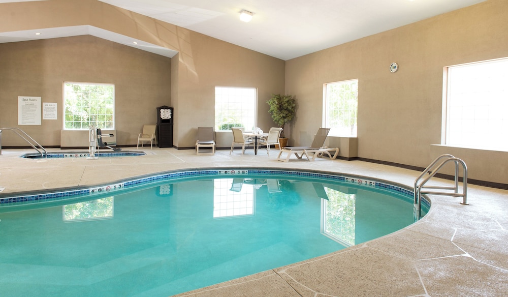 Holiday Inn Express Le Claire Riverfront-Davenport 38/66
