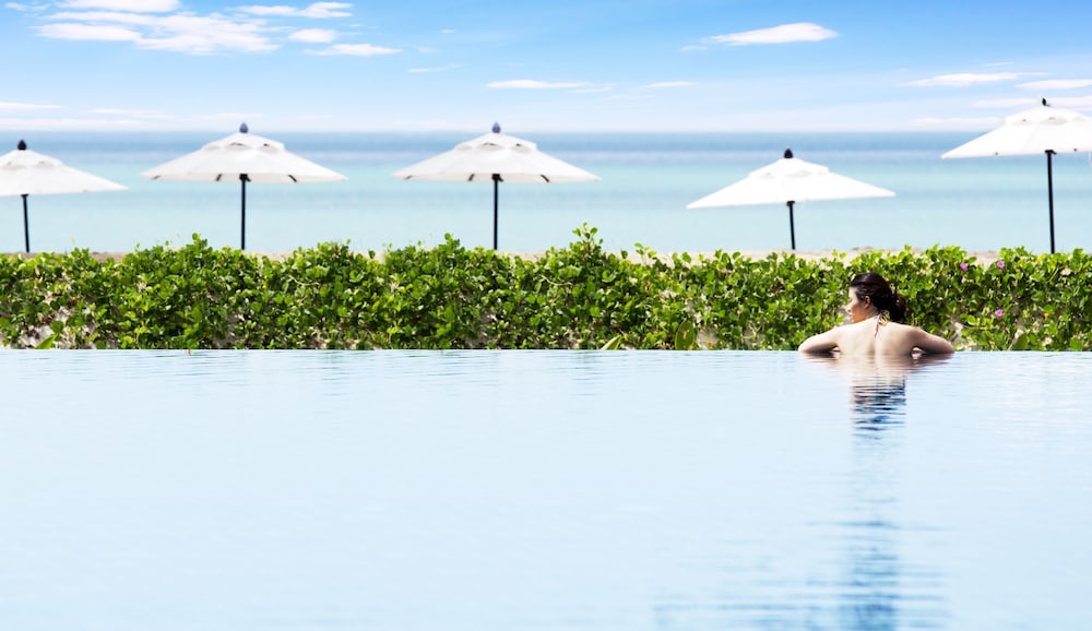 Graceland Khaolak Beach Resort 40/50