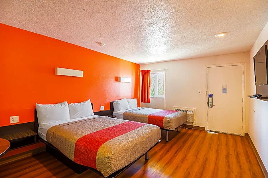 Motel6 Blue Springs, MO 8/24