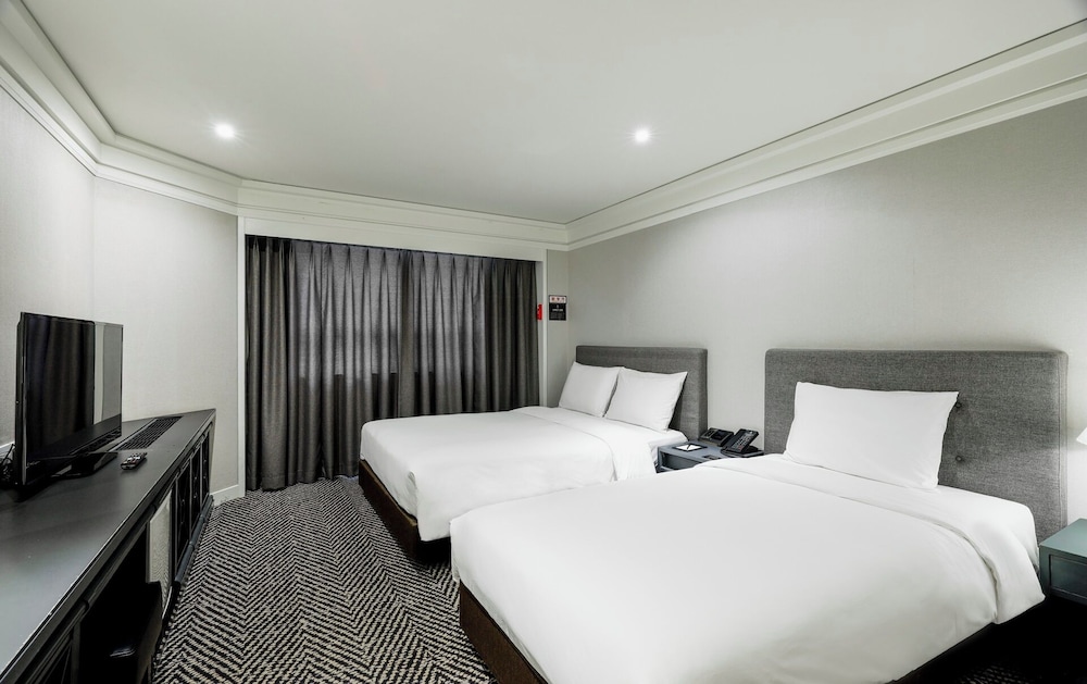 DELUXE, FAMILY, TWIN BEDS, BATHTUB