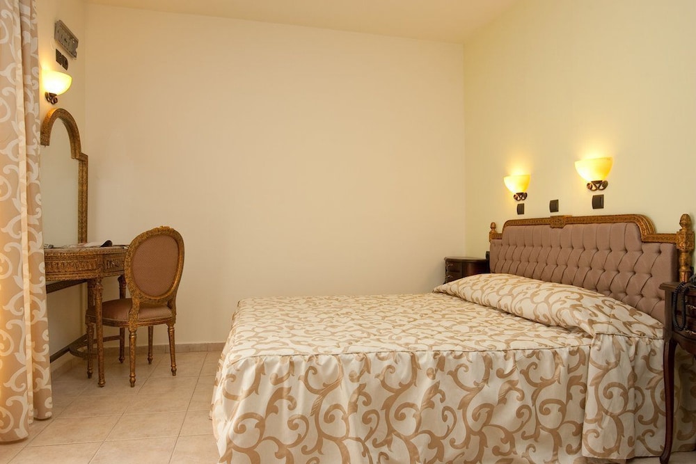 Dias Hotel and Apartments 12/50
