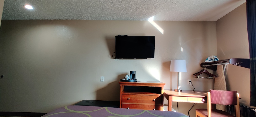 Super 8 By Wyndham Champaign 50/52