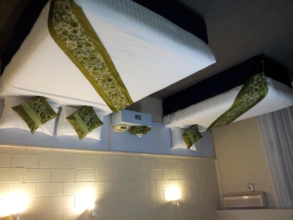 ADMIRAL NELSON MOTOR INN 13/52
