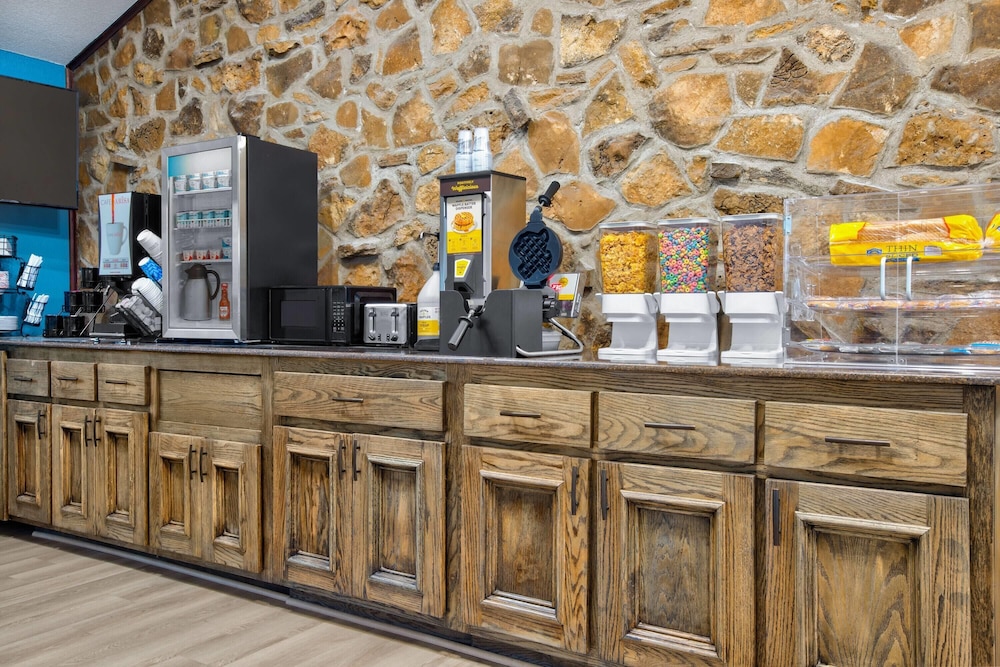 Days Inn By Wyndham Gatesville 9/41
