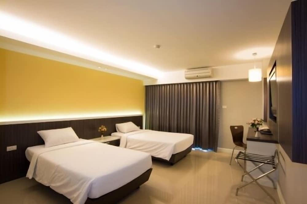 Napatra Hotel 10/23