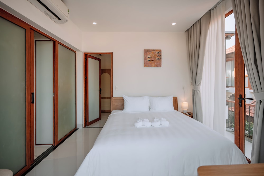 Hue Riverside Villa 15/50