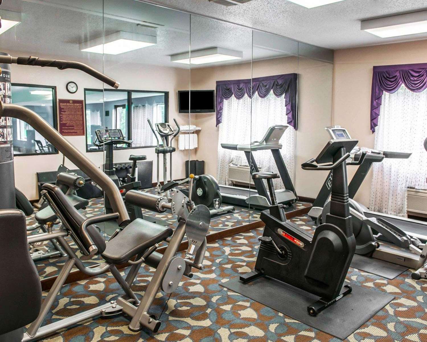 Quality Inn & Suites South Bend Airport 23/38