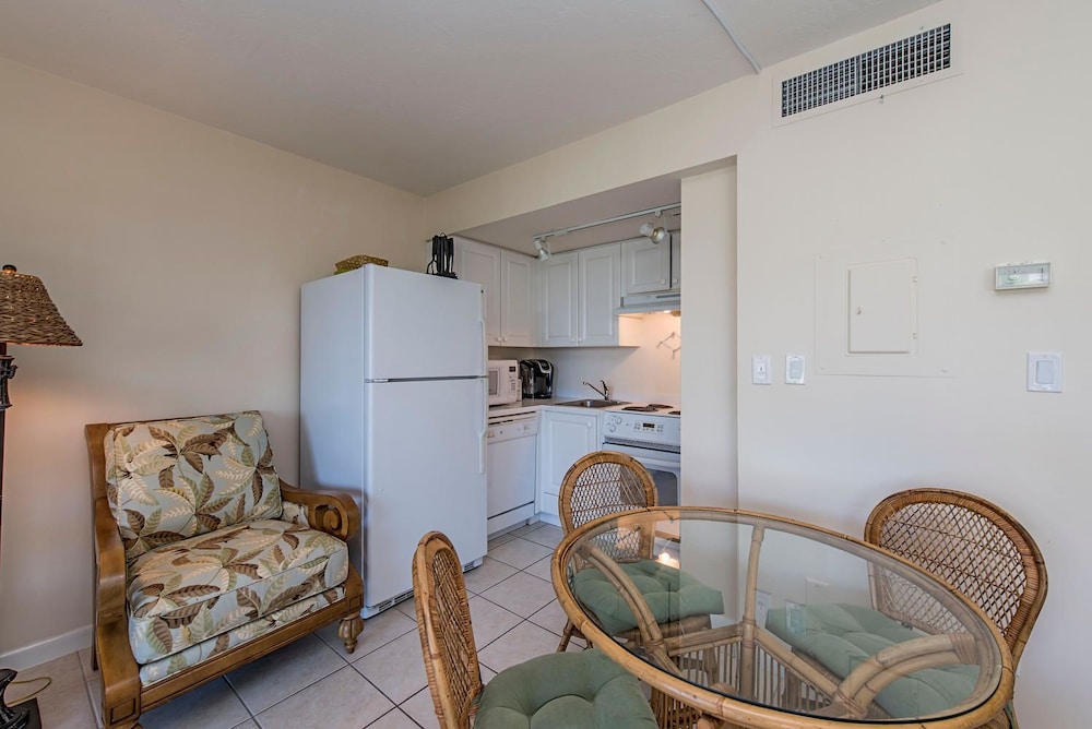 Marco Beach Vacation Suites 42/73