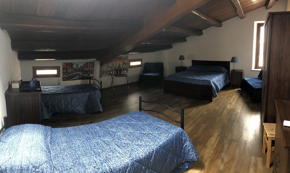 EXTERNAL, FAMILY, PRIVATE BATHROOM