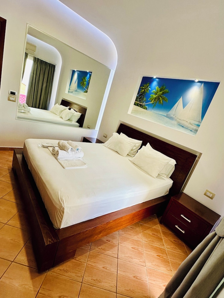 ROOM, DOUBLE BED, SEA VIEW