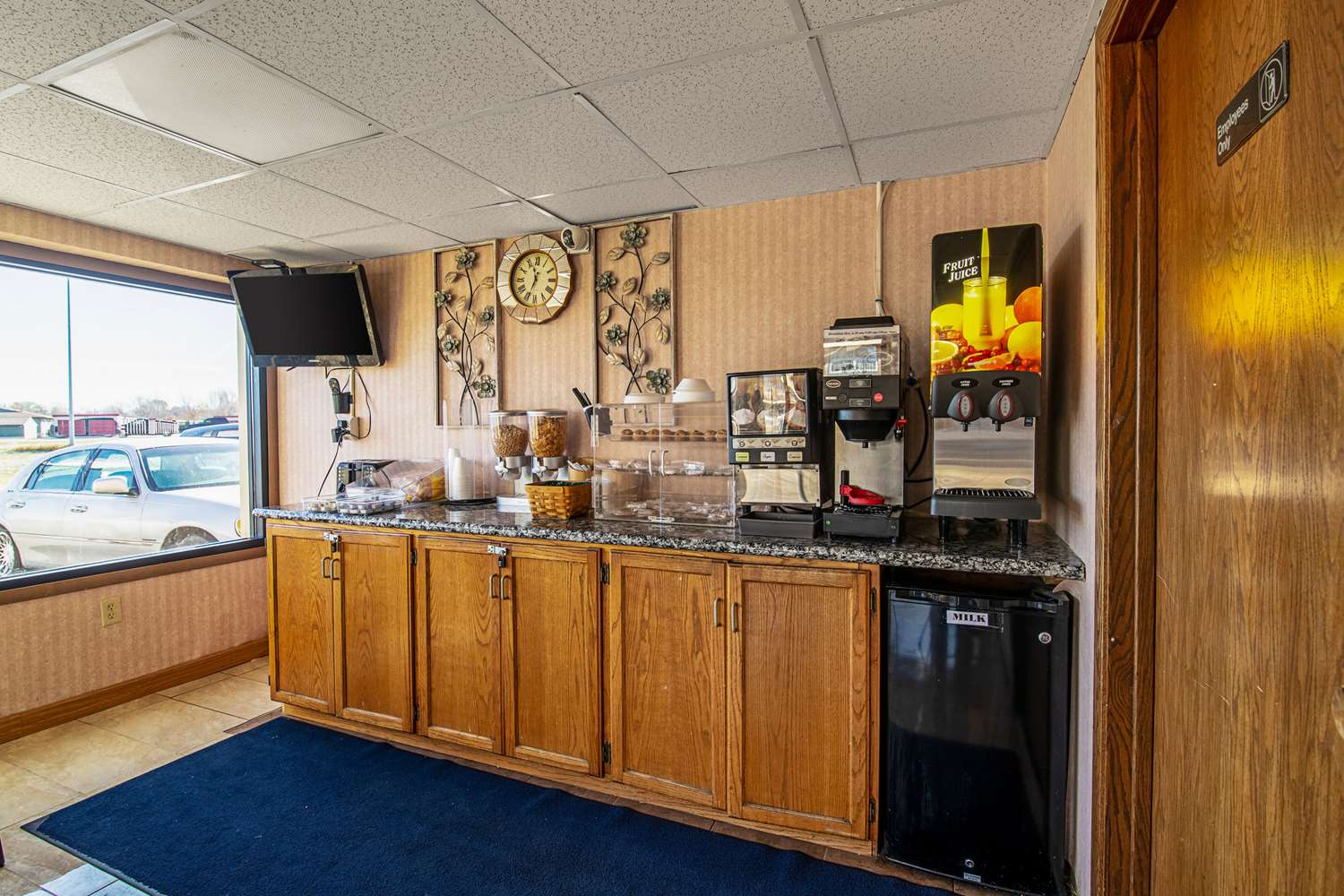 Lobby at Devils Lake Inn By OYO Near Devils Lake Regional Airport, DEVILS LAKE - ND