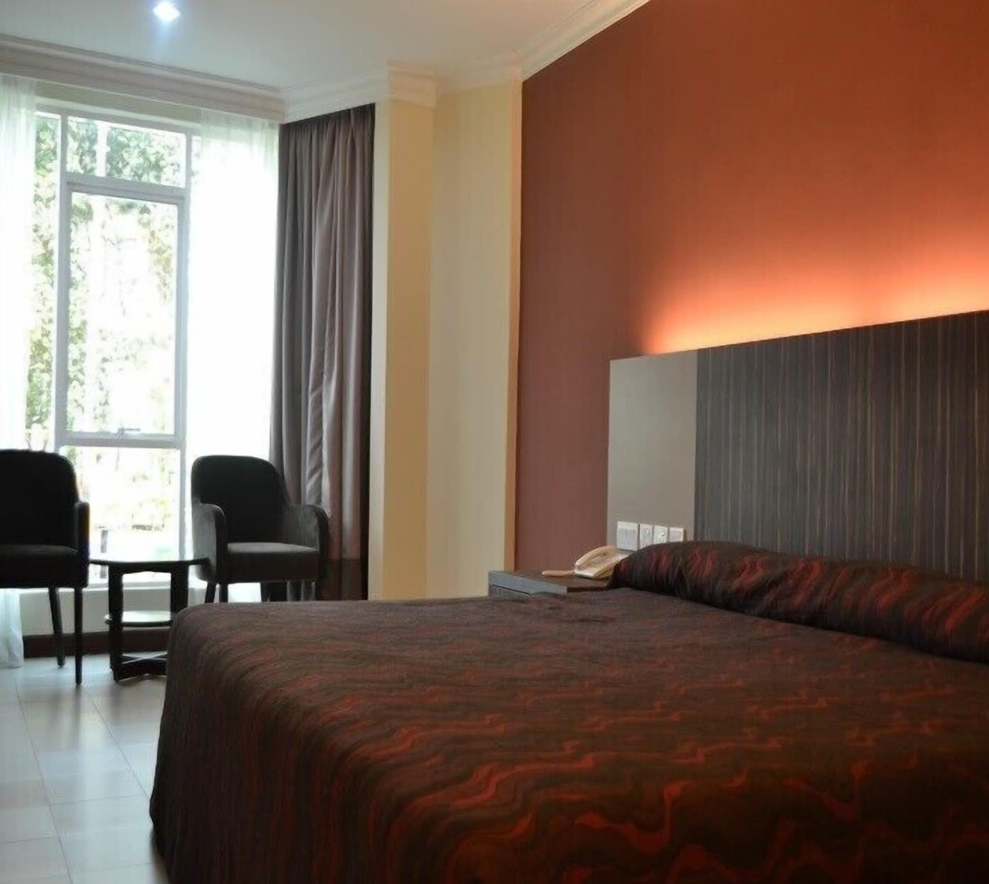 DELUXE, DOUBLE BED