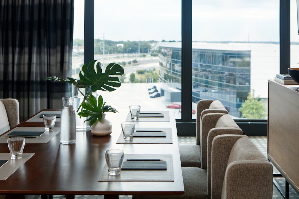 Kimpton Overland Hotel Atlanta Airport 47/80