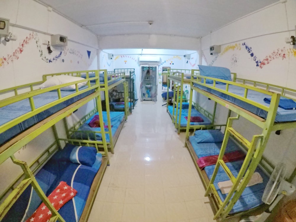 Hangover Hostel 13/22