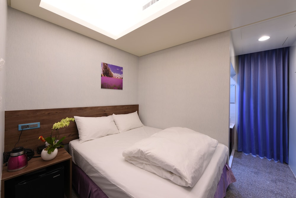 Hotel 99 10/32