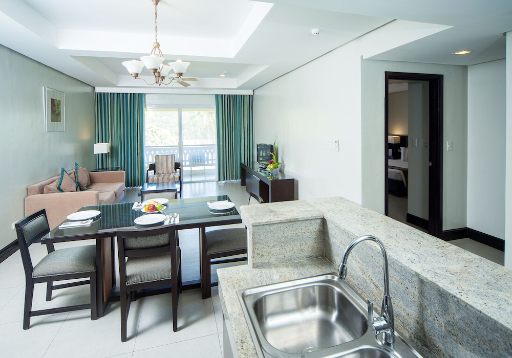 Fairways And Bluewater Newcoast Boracay 53/76