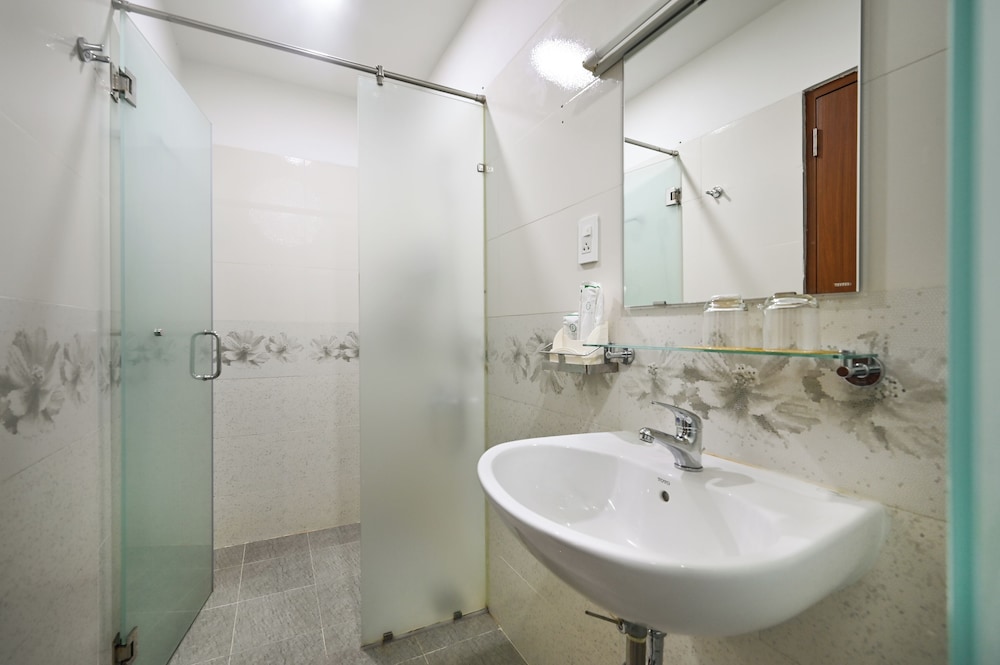 Camila Hotel 50/50