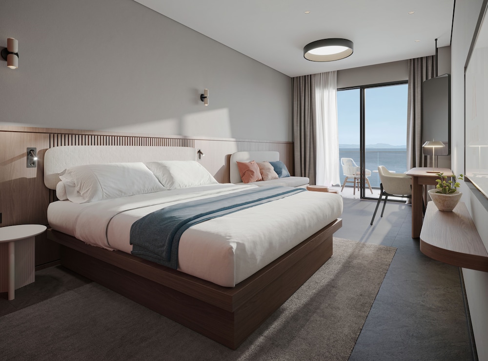 ROOM, TRIPLE, SEA FRONT