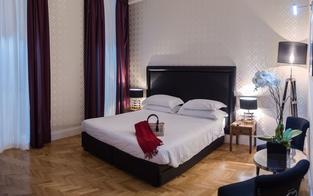 EXCLUSIVE, DOUBLE BED, CITY VIEW, BALCONY