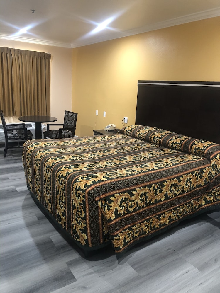 Economy Inn 5/25